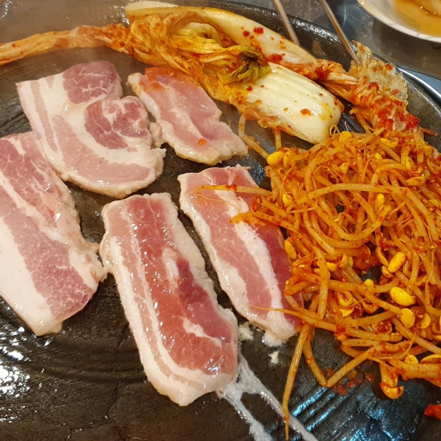 장터솥뚜껑삼겹살 이미지