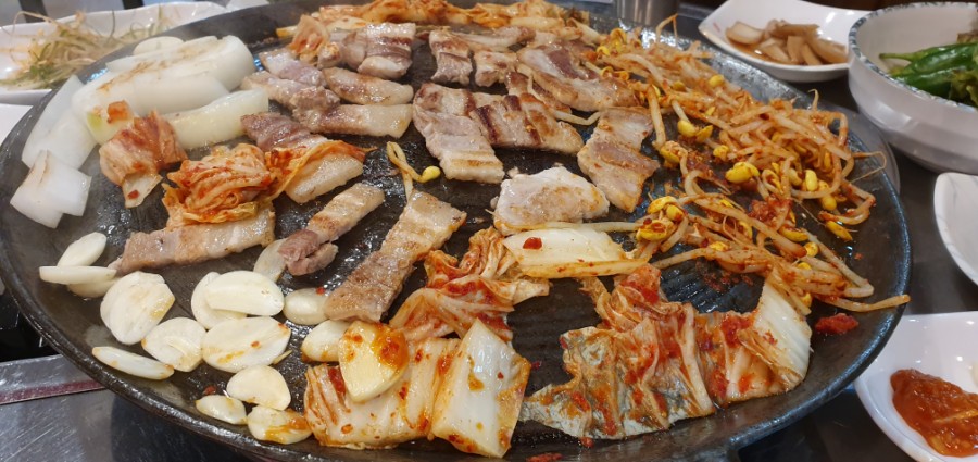 장터솥뚜껑삼겹살 이미지