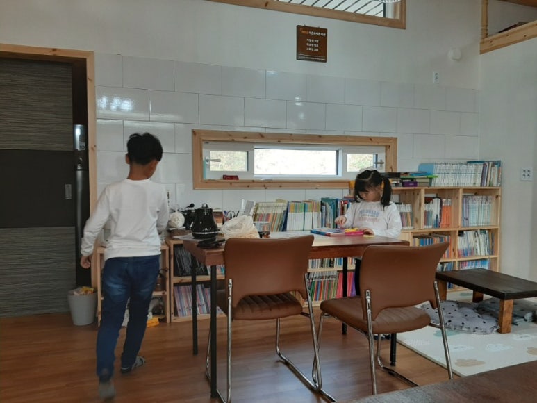 (주)먼나라이웃나라 이미지