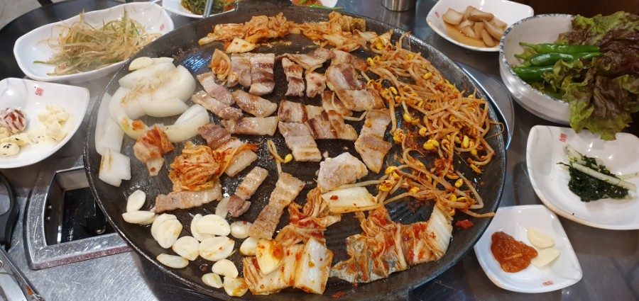 장터솥뚜껑삼겹살 이미지