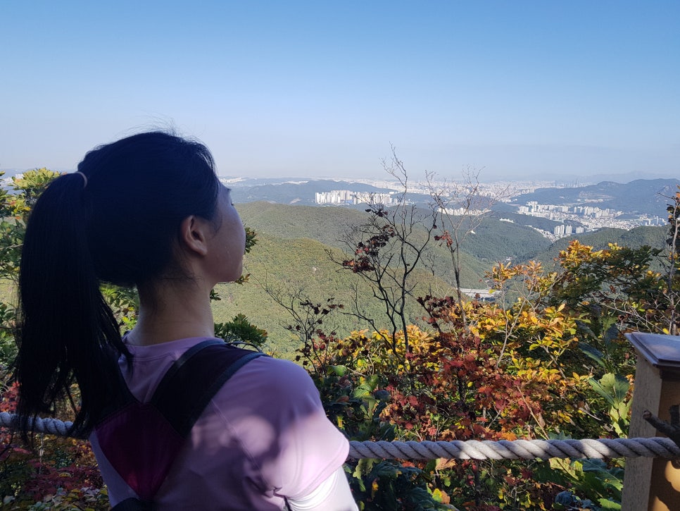 태을봉과 주변 봉우리 이미지