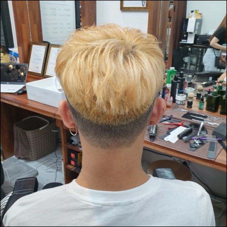 레드폴바버샵 이미지