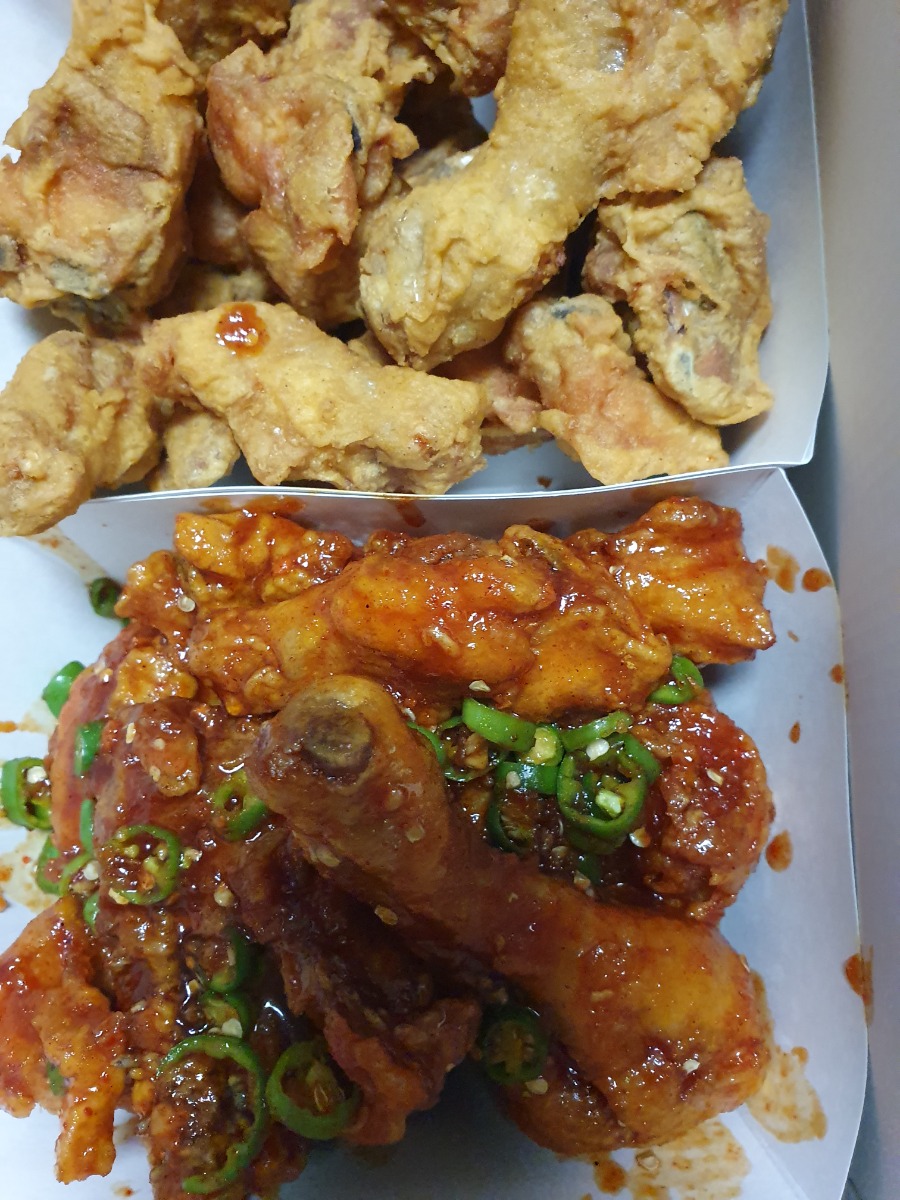 담장을 넘은 까닭 이미지