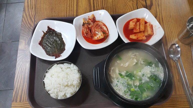 유명닭곰탕 이미지