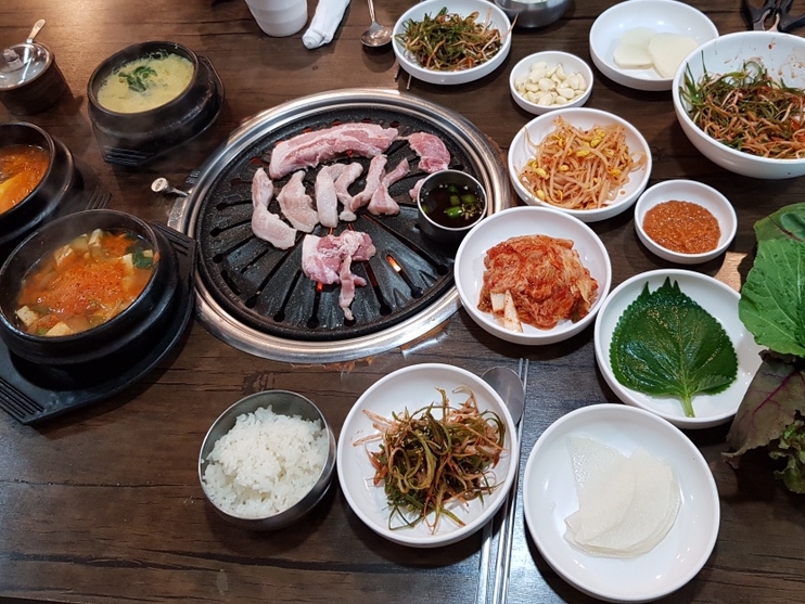 김해본가숯불뒷고기 이미지