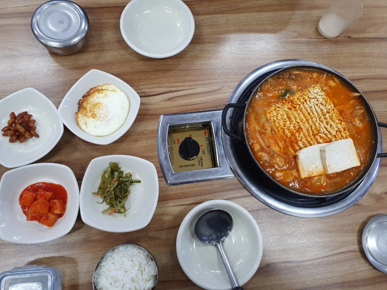 장모묵은지흑돼지찌개 이미지