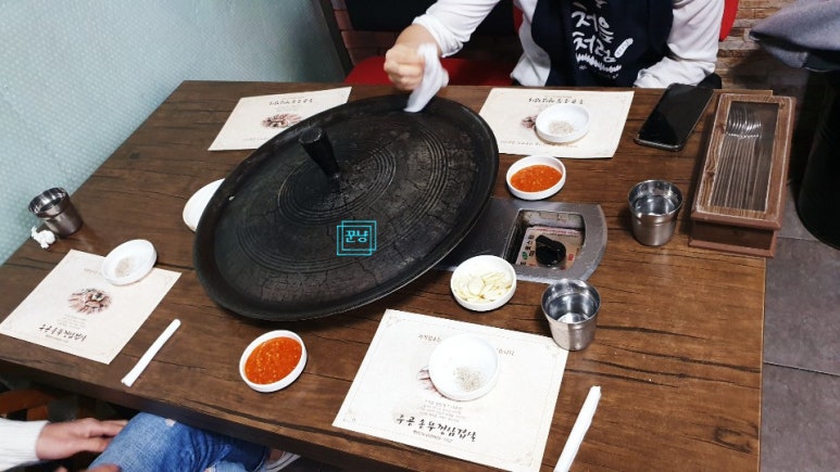 솥뚜껑야채곱창볶음 이미지