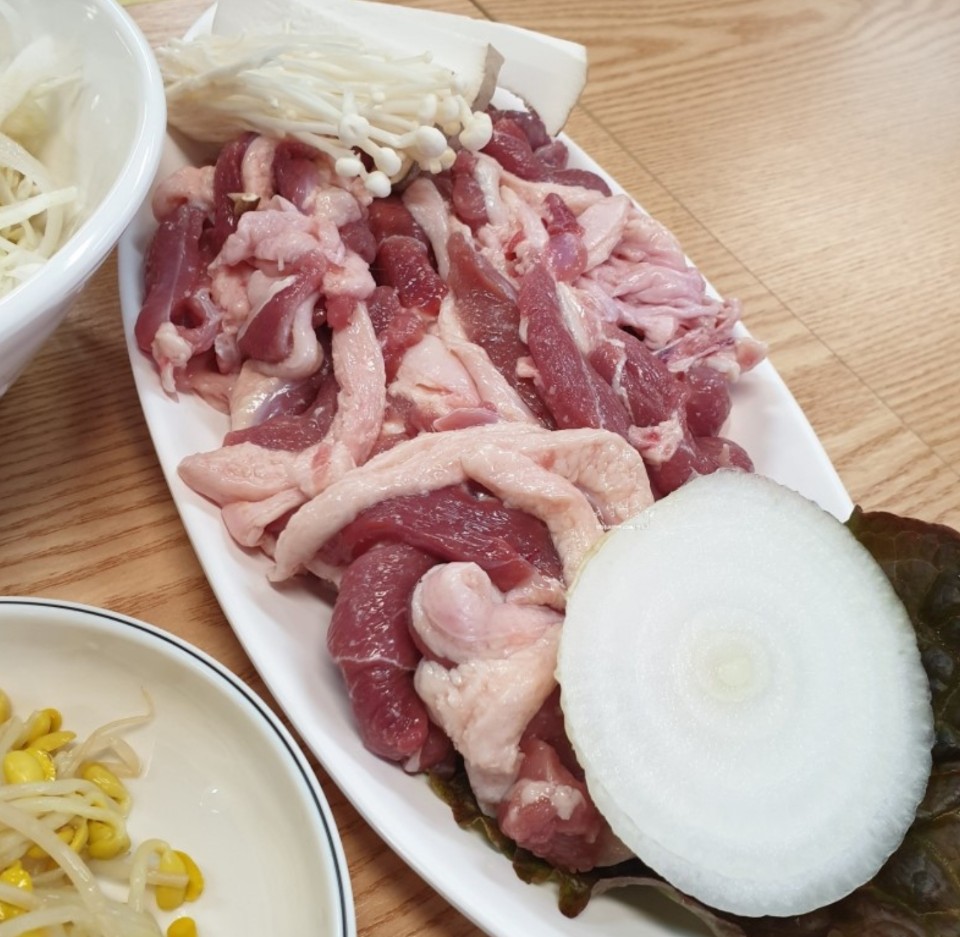 오리와돼지 이미지