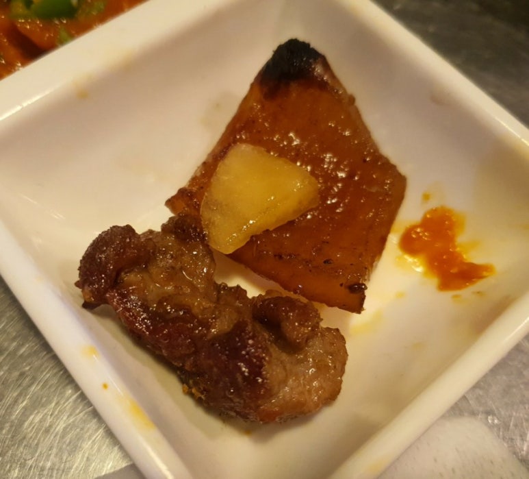 돼지고기껍데기구이구이 이미지