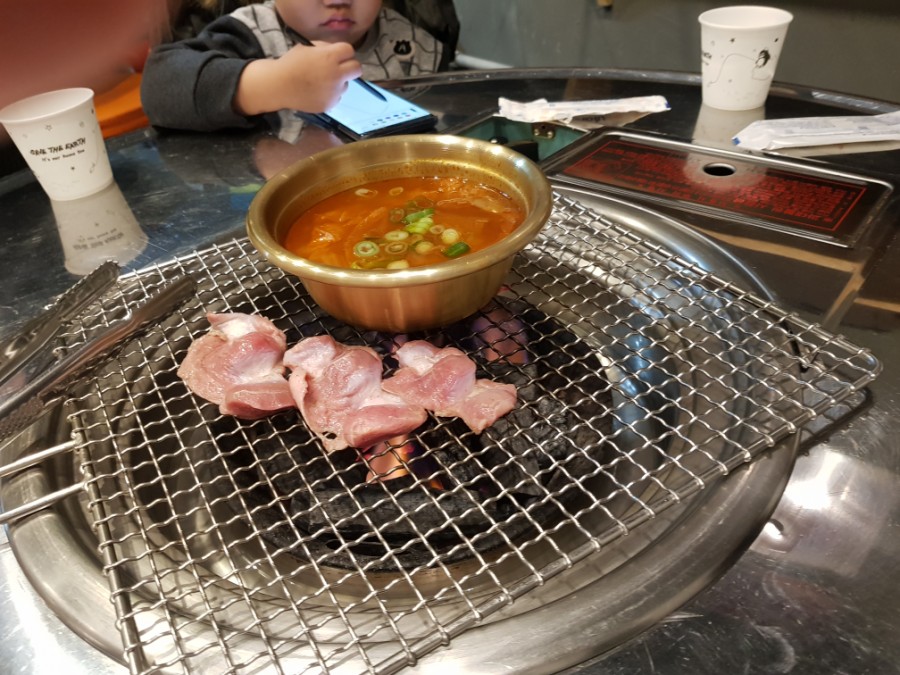 꼼지락꼼장어 이미지