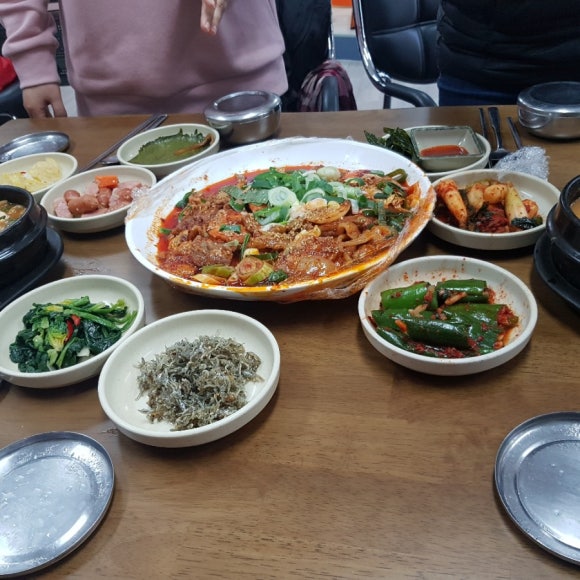 실타는곰 이미지