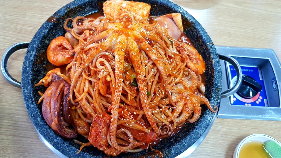 돌솟해물뼈찜 이미지