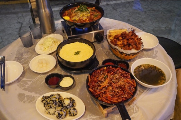 닭발굽는청년 이미지