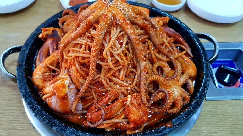 돌솟해물뼈찜 이미지