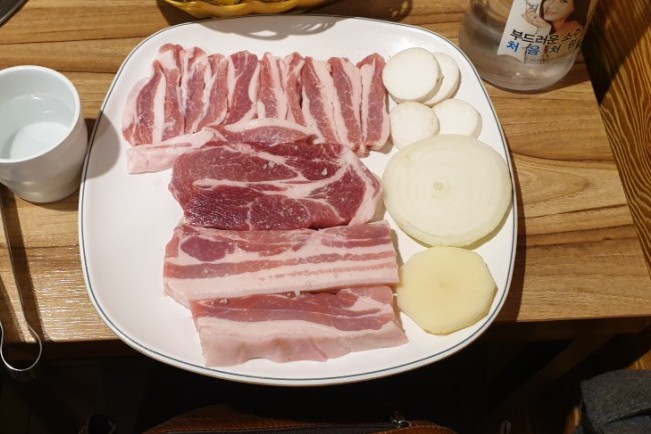 꿀돼지한상 이미지