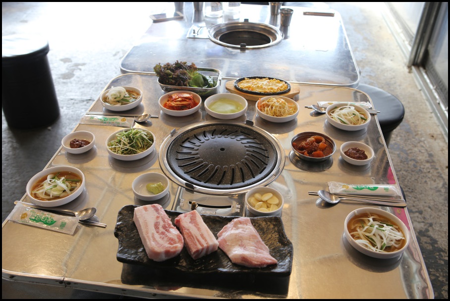 청년삼겹살 이미지