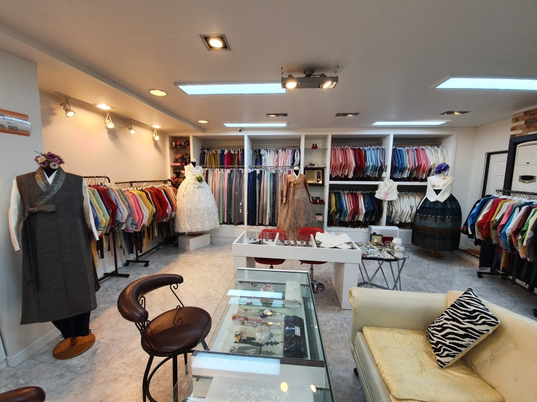 주홍한복 이미지