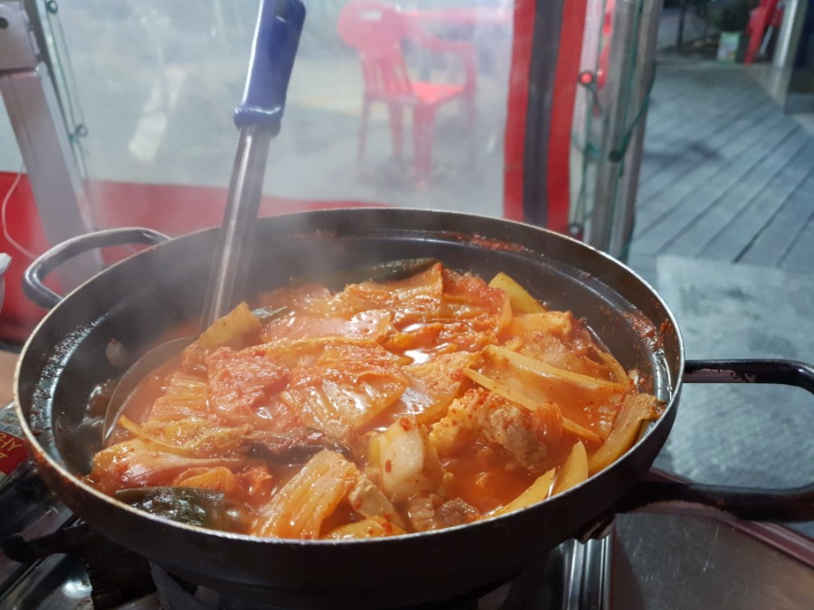 통돼지주먹고기김치두루치기 이미지