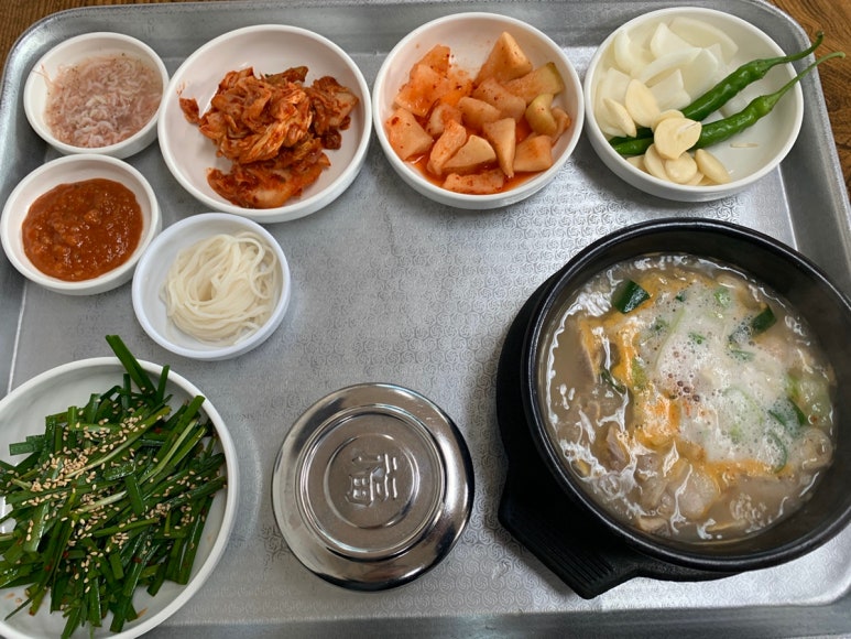 출근길 돼지국밥 이미지
