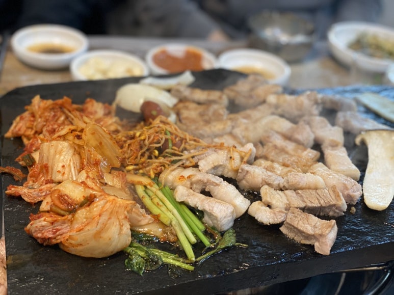 뚱이네돌구이 이미지