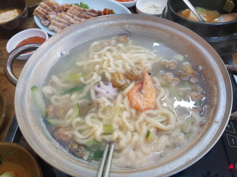 보쌈정식과칼국수 이미지