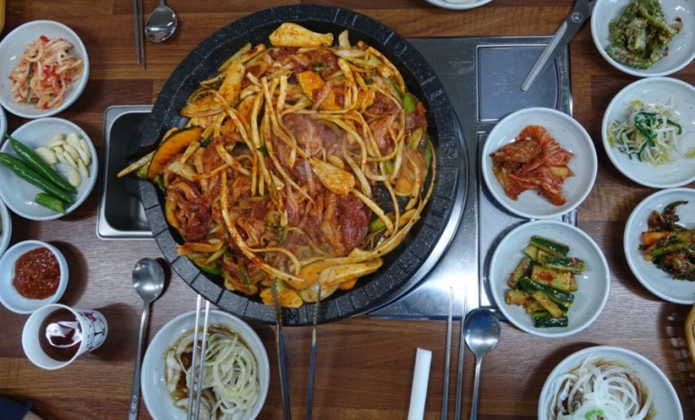 신토불이옻닭 이미지