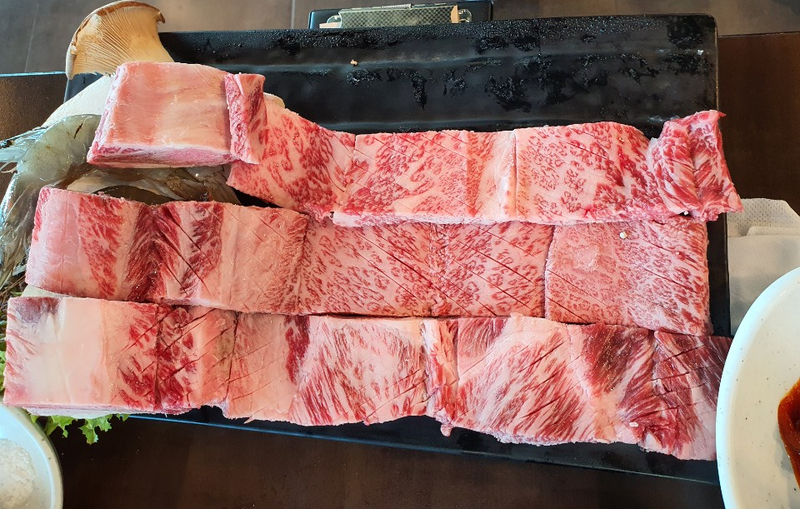 푸줏간육회 이미지
