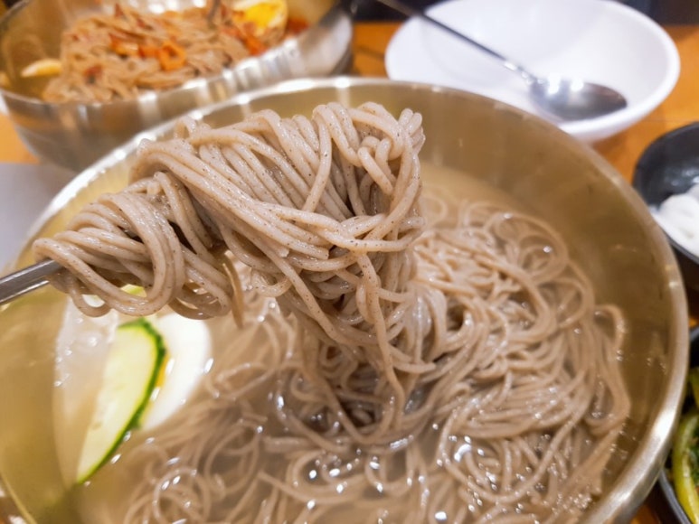 뱅뱅막국수 이미지