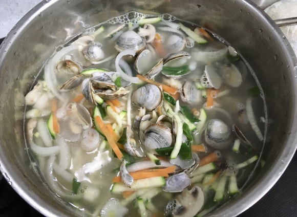 조개생칼국수 이미지