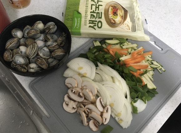 조개생칼국수 이미지