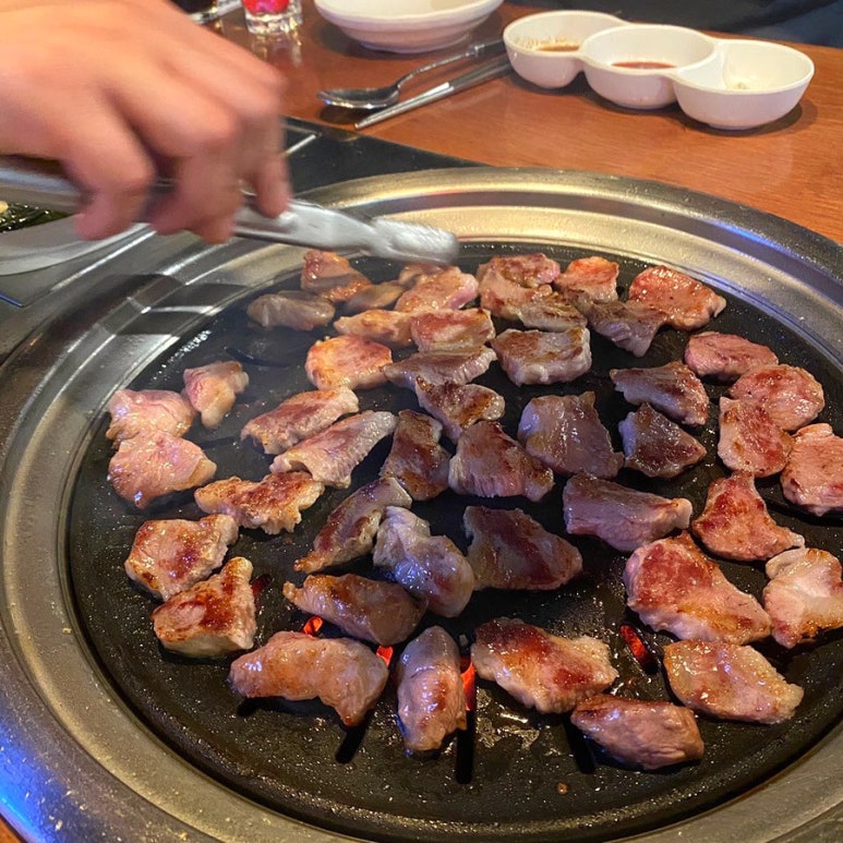 고기굽는남자 이미지