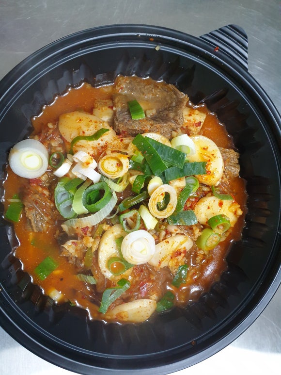 홍칼라소갈비찜 이미지