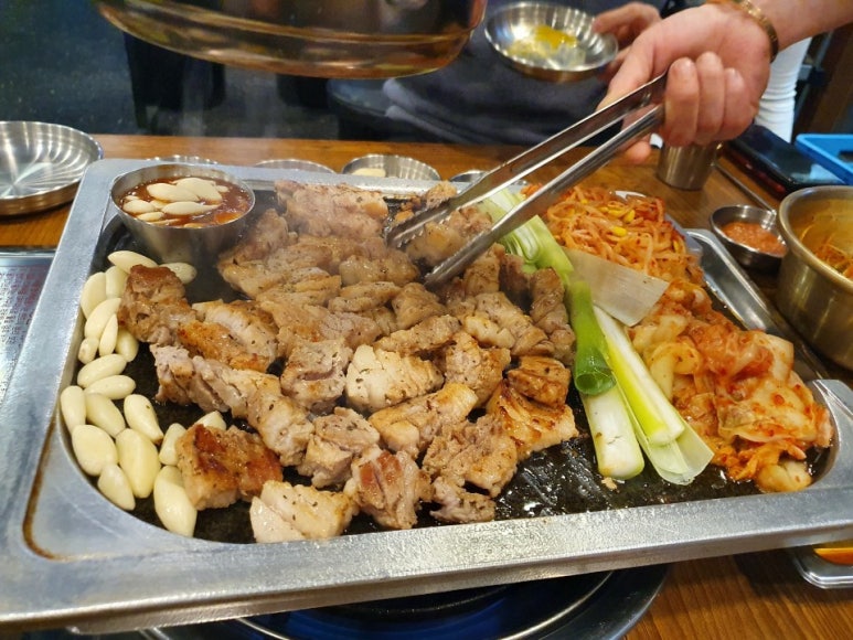 춤추는돼지 이미지