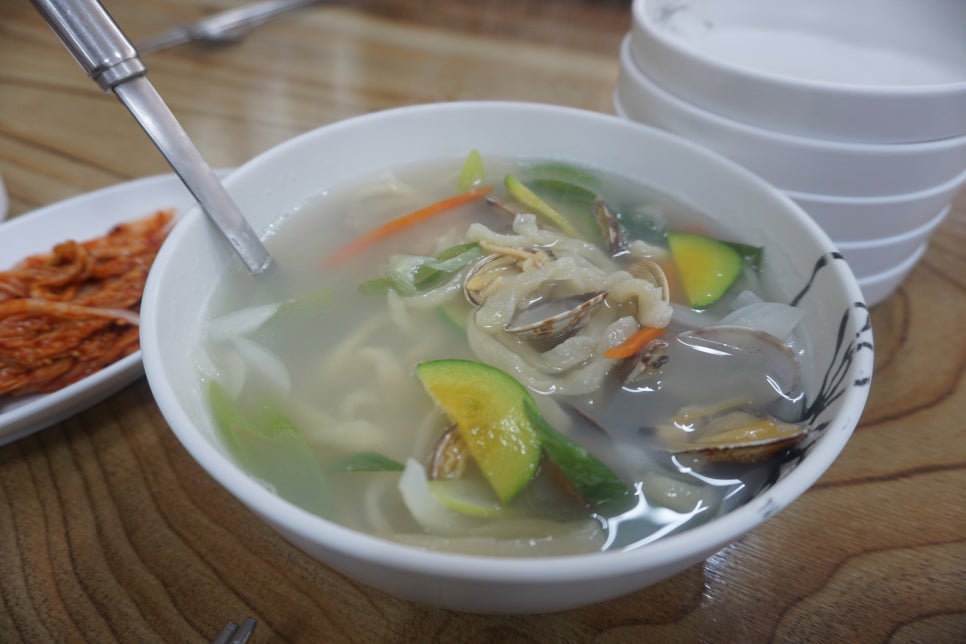 밀가손칼국수 이미지