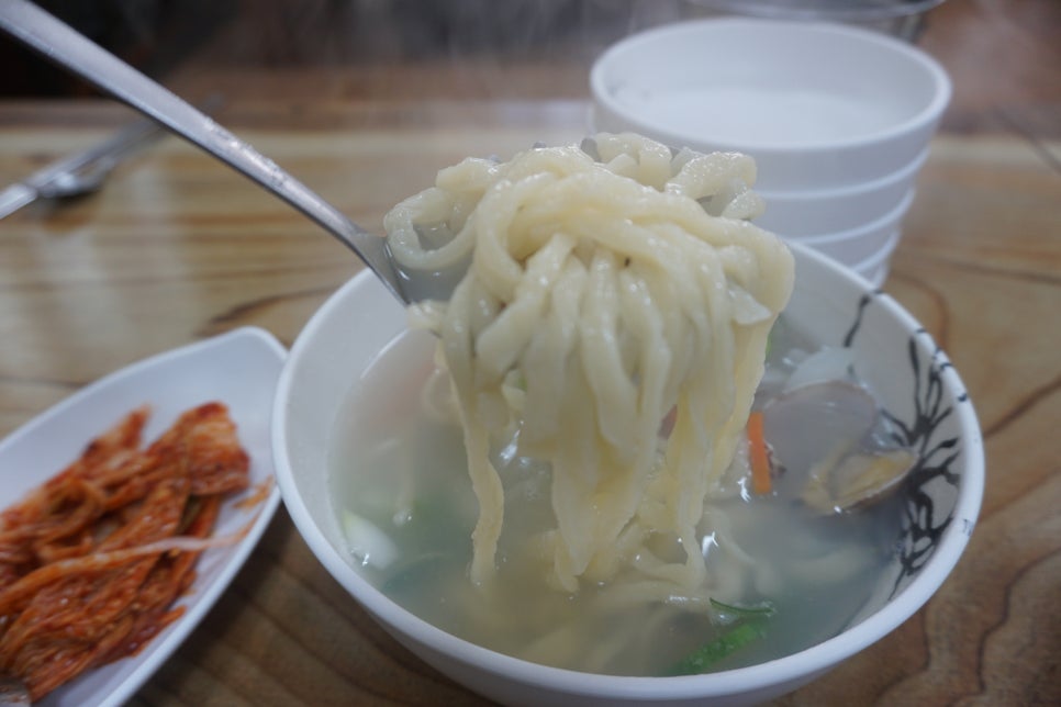 밀가손칼국수 이미지