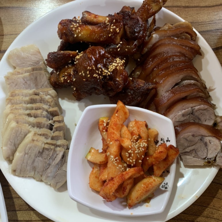 우현족발 이미지