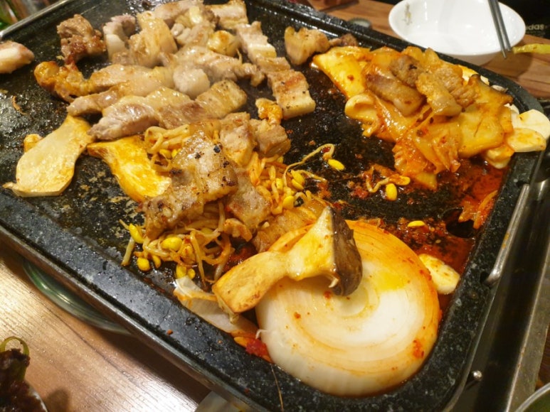 돌판생오겹살 이미지