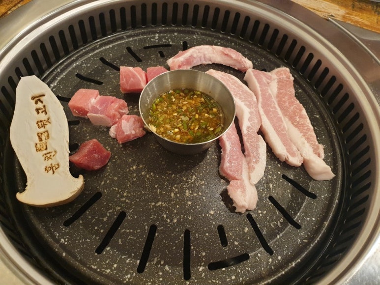 몰래훔친뒷고기도둑 이미지