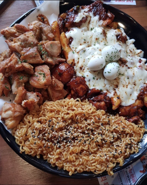 꼬꼬아찌숯불치킨 이미지