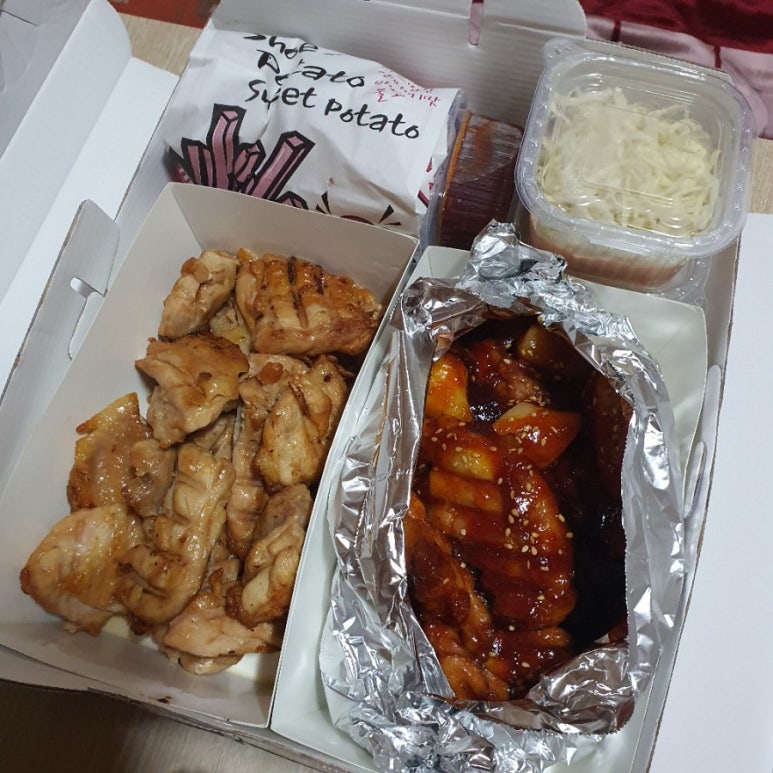 꾸부라꼬숯불두마리치킨 이미지