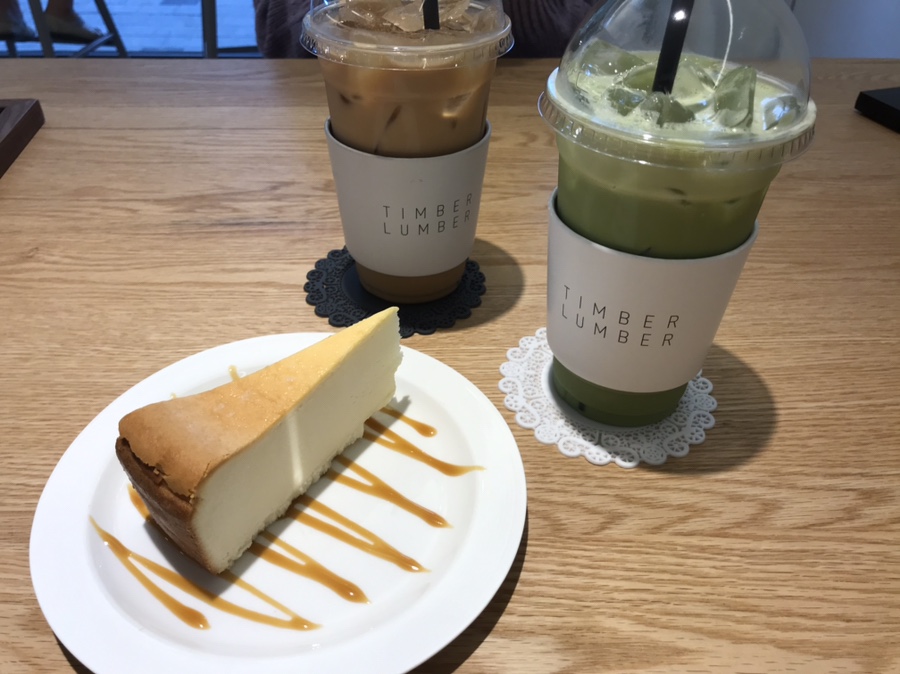 카페팀버럼버 이미지