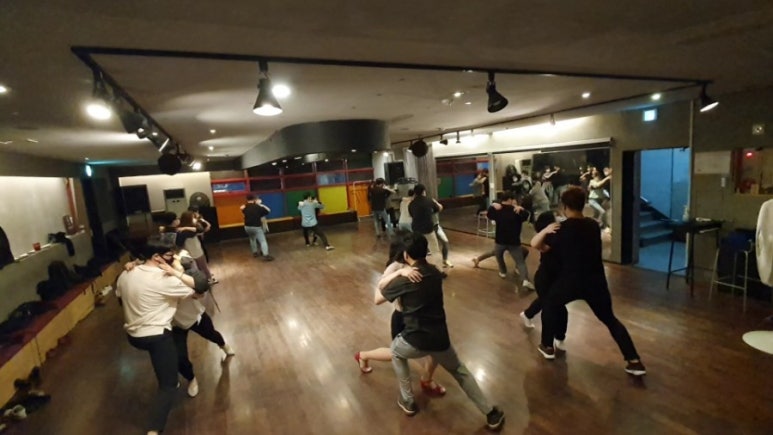 루에다라틴댄스스튜디오 이미지