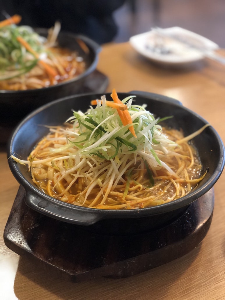 뚝배기육칼 이미지