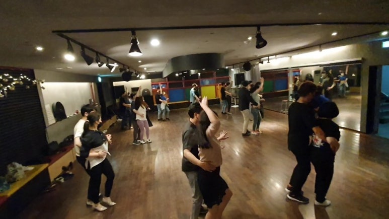 루에다라틴댄스스튜디오 이미지
