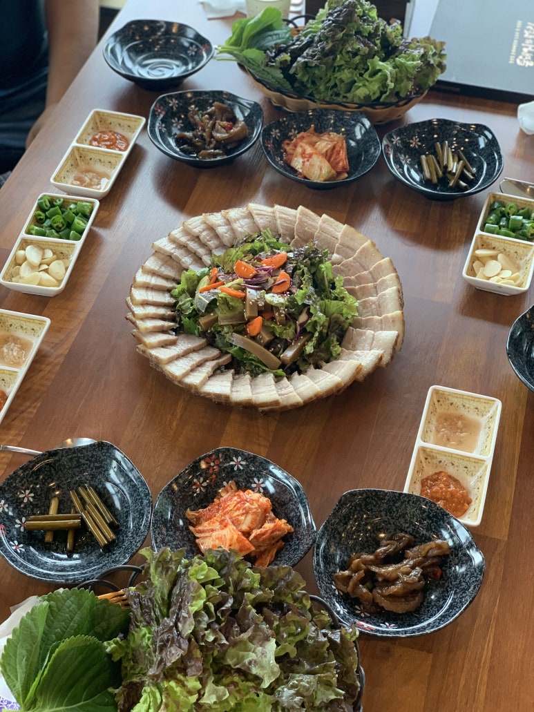 통돼지와도토리 이미지