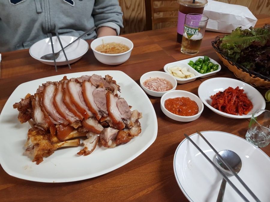 황제장충왕족발 이미지