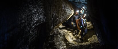 케이브(CAVE) 이미지