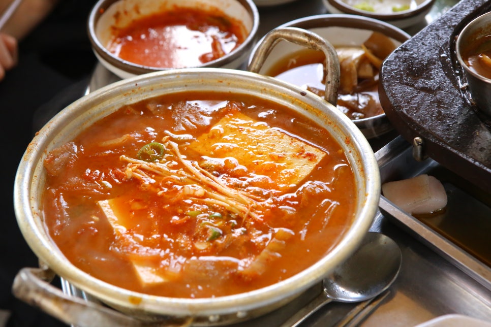돼지듬뿍진짜김치찌개 이미지