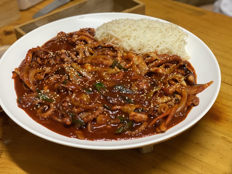 만두품은칼국수 이미지