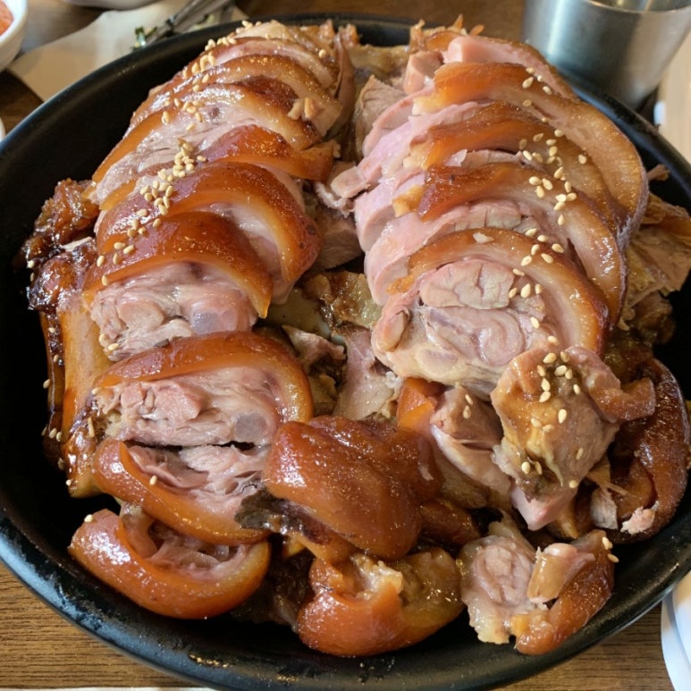 홍대 칼국수와 족발 이미지